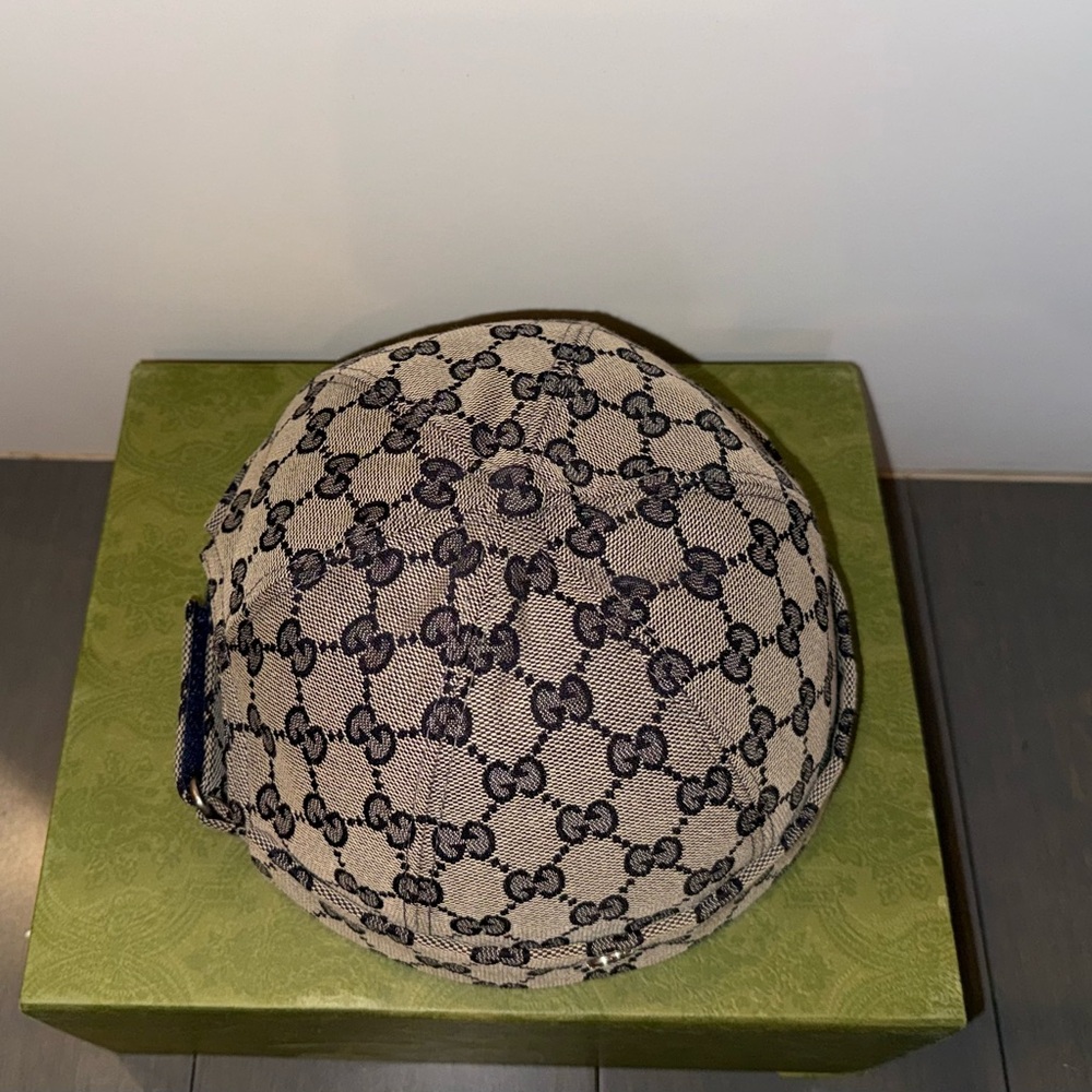 Gucci Beige and Black GG Canvas Cap - Picture 5 of 5